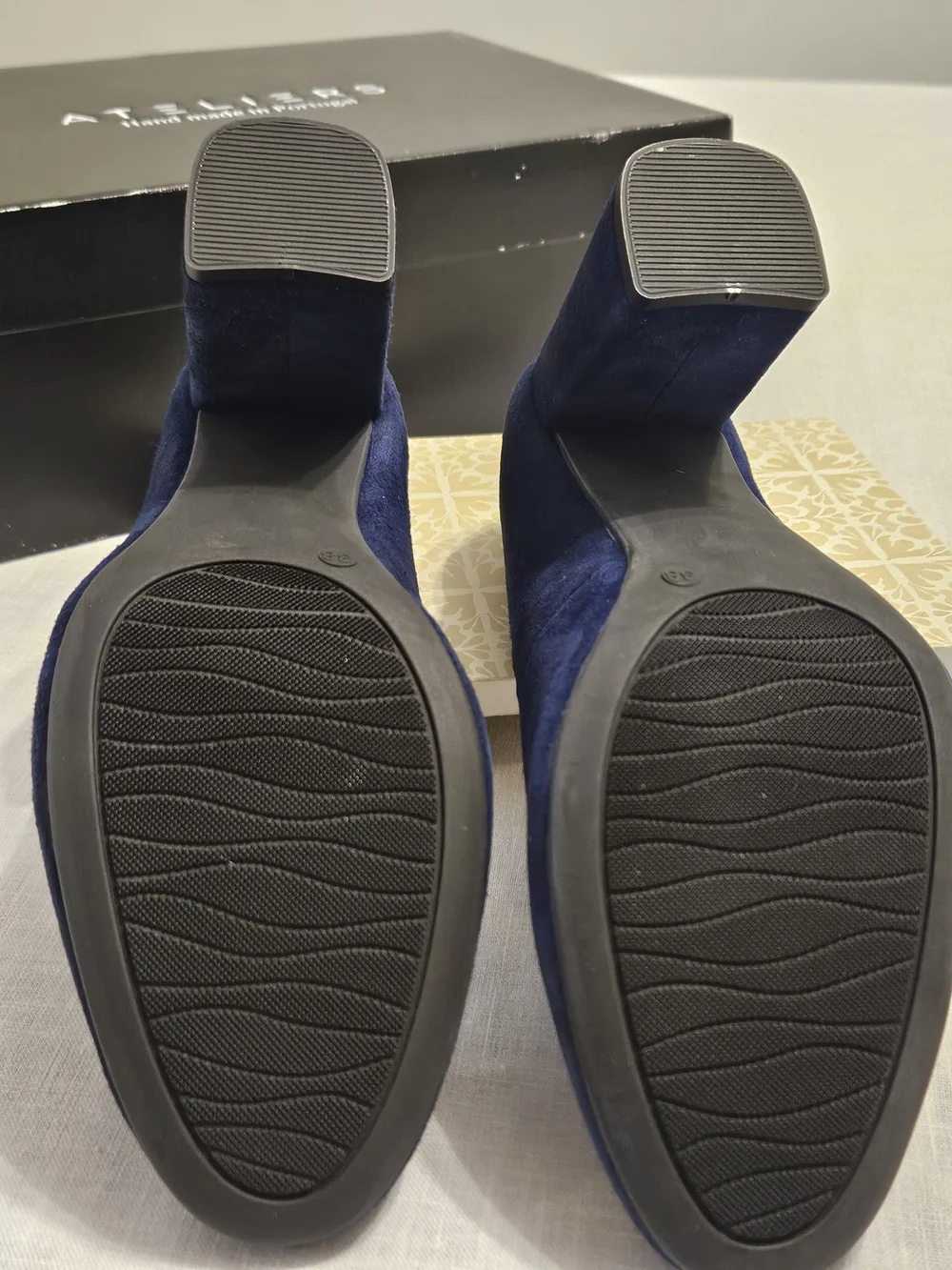 Ateliers Navy Suede Women's Classic Pump